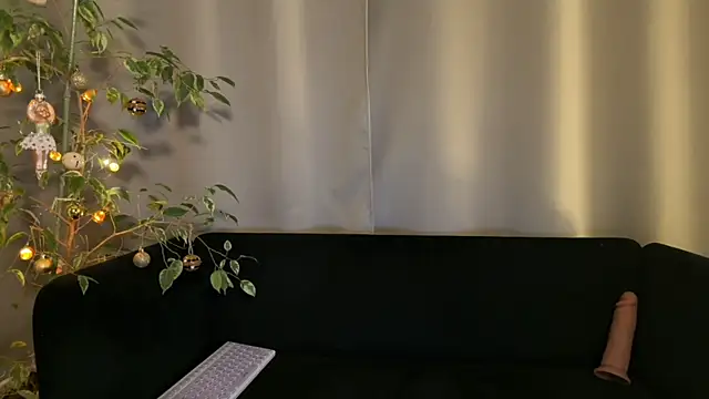 Snapshot of weshycouple chatting on 12-23-24, 07:09 weshycouple online show from 12-23-24, 07:09