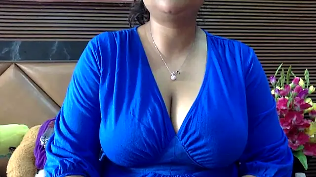 Snapshot of HaaniKaur chatting on 09-12-25, 07:08 HaaniKaur online show from 09-12-25, 07:08