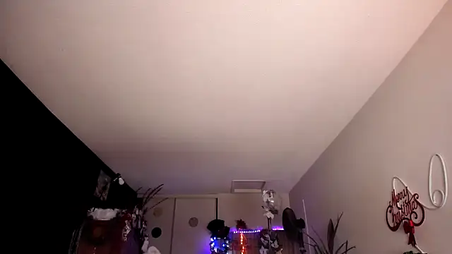 Snapshot of leatherz69 chatting on 12-30-24, 01:04 leatherz69 online show from 12-30-24, 01:04