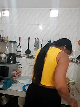 SweetAlmaa online show from 11-19-25, 04:40