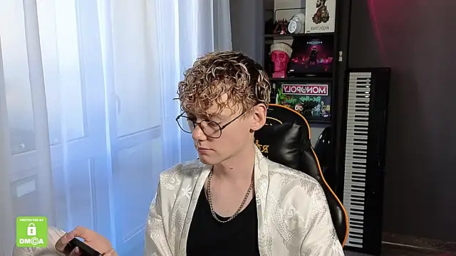 Snapshot of Keytaro chatting on 09-22-25, 06:37 Keytaro online show from 09-22-25, 06:37