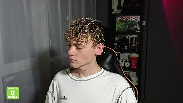 Snapshot of Keytaro chatting on 10-03-25, 09:01 Keytaro online show from 10-03-25, 09:01