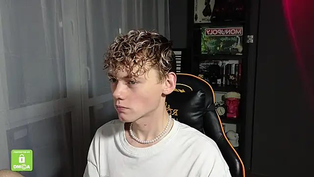 Snapshot of Keytaro chatting on 10-04-25, 10:30 Keytaro online show from 10-04-25, 10:30