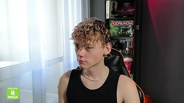 Snapshot of Keytaro chatting on 10-10-25, 04:44 Keytaro online show from 10-10-25, 04:44