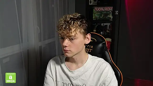 Snapshot of Keytaro chatting on 10-21-25, 11:49 Keytaro online show from 10-21-25, 11:49