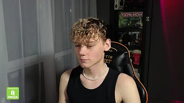 Snapshot of Keytaro chatting on 10-22-25, 11:59 Keytaro online show from 10-22-25, 11:59