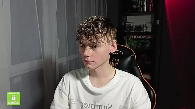 Snapshot of Keytaro chatting on 10-26-25, 03:07 Keytaro online show from 10-26-25, 03:07