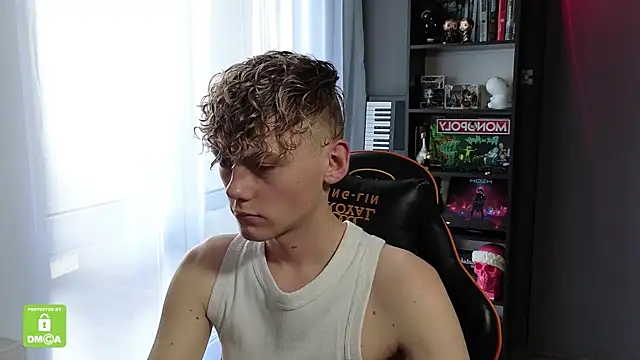 Snapshot of Keytaro chatting on 10-28-25, 10:08 Keytaro online show from 10-28-25, 10:08