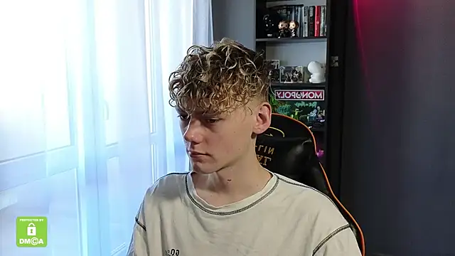 Snapshot of Keytaro chatting on 10-29-25, 09:22 Keytaro online show from 10-29-25, 09:22