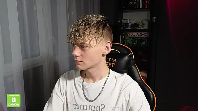 Snapshot of Keytaro chatting on 11-05-25, 10:32 Keytaro online show from 11-05-25, 10:32