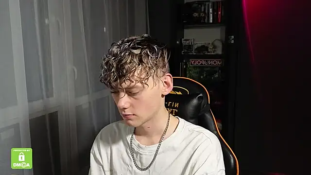 Snapshot of Keytaro chatting on 11-06-25, 03:24 Keytaro online show from 11-06-25, 03:24