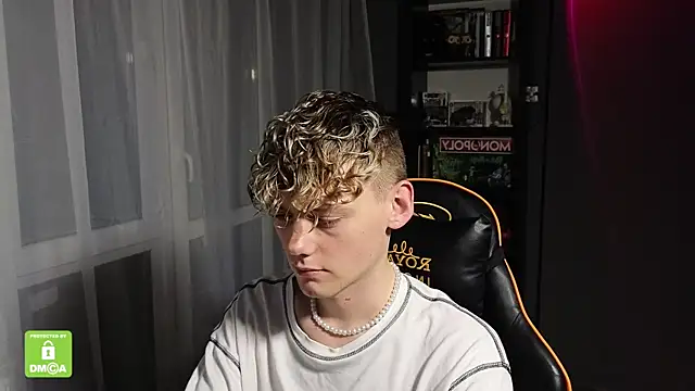 Snapshot of Keytaro chatting on 11-11-25, 11:27 Keytaro online show from 11-11-25, 11:27