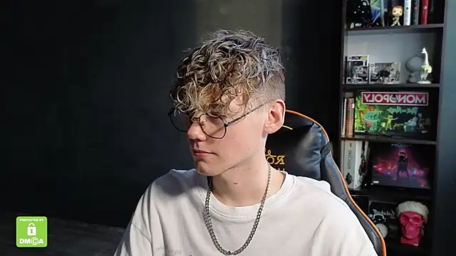 Snapshot of Keytaro chatting on 11-20-25, 01:11 Keytaro online show from 11-20-25, 01:11