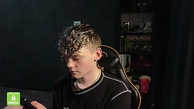 Snapshot of Keytaro chatting on 11-24-25, 09:25 Keytaro online show from 11-24-25, 09:25