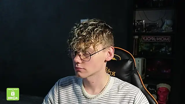 Snapshot of Keytaro chatting on 11-28-25, 09:23 Keytaro online show from 11-28-25, 09:23