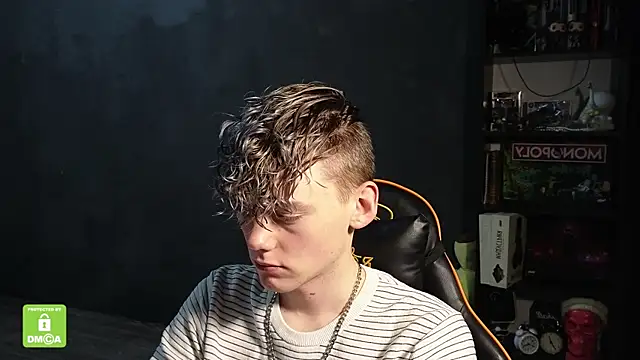 Snapshot of Keytaro chatting on 11-30-25, 12:42 Keytaro online show from 11-30-25, 12:42