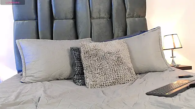 LucyGiraldo online show from 02-17-25, 03:15