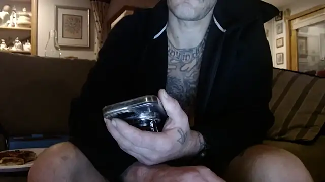 UnCuTupTheBuTT online show from 10-30-25, 04:25