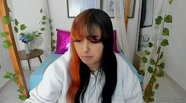 lussyevans24 online show from 02-05-25, 04:16