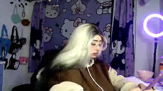 Snapshot of lussyevans24 chatting on 04-30-26, 04:08 lussyevans24 online show from 04-30-26, 04:08