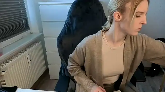 Luna Lacroix online show from 01-18-26, 08:40