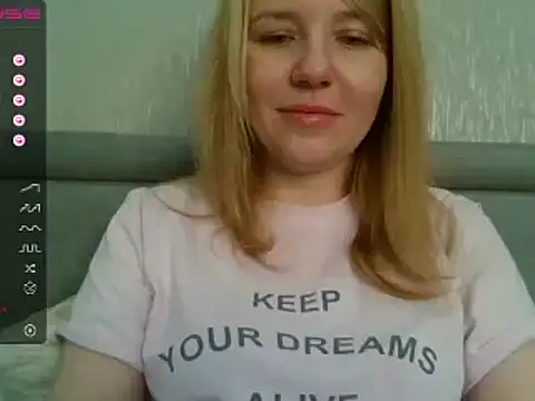 Snapshot of urbadkitty chatting on 12-09-24, 06:55 urbadkitty online show from 12-09-24, 06:55