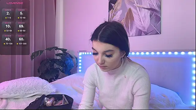 Snapshot of Veronica_leal chatting on 12-15-25, 10:52 Veronica leal online show from 12-15-25, 10:52