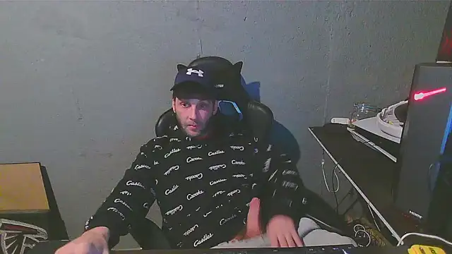 Snapshot of Superoz77 chatting on 12-28-24, 05:12 Superoz77 online show from 12-28-24, 05:12