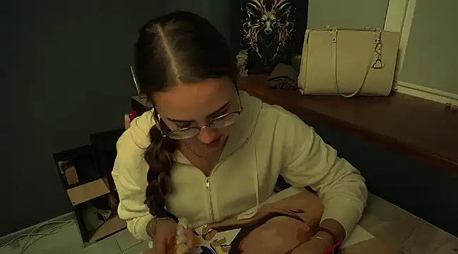 luxie milady online show from 12-15-24, 01:43