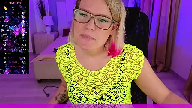 EVAshinyGIRL online show from 12-20-24, 10:49