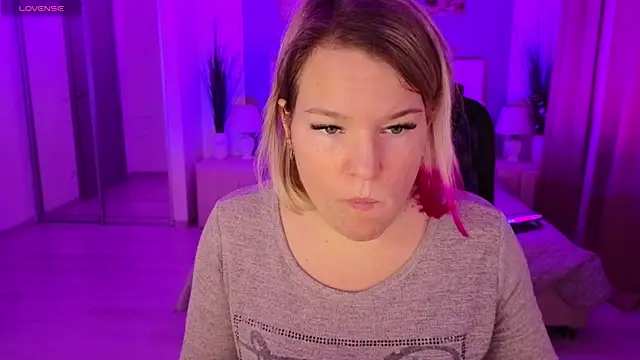 EVAshinyGIRL online show from 01-27-25, 07:45