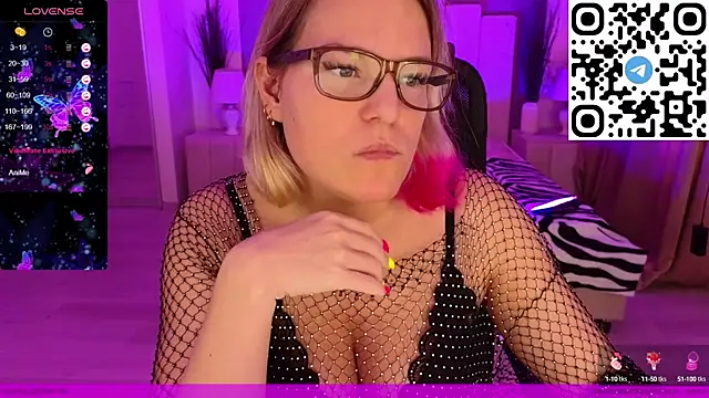 EVAshinyGIRL online show from 02-08-25, 11:01