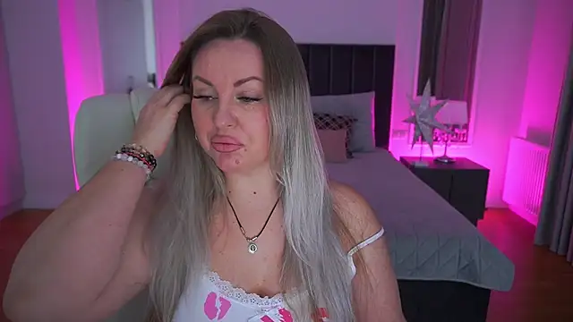 KiraCandyS online show from 04-12-26, 08:47