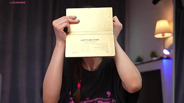 Amely Young online show from 04-11-26, 01:21