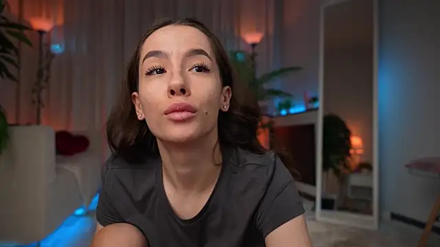Amely Young online show from 06-06-26, 02:27