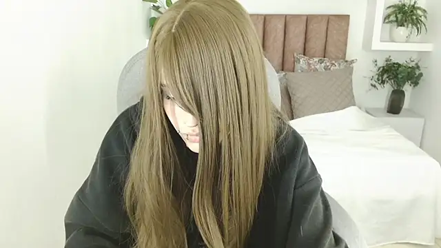 Snapshot of celestica_rose chatting on 06-18-26, 09:30 celestica rose online show from 06-18-26, 09:30