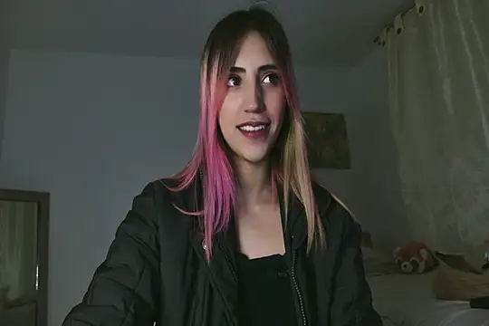 Snapshot of linnie_ chatting on 03-07-25, 10:45 linnie  online show from 03-07-25, 10:45