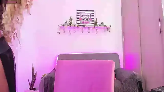 Snapshot of Angel_black_19 chatting on 02-28-25, 04:53 Angel black 19 online show from 02-28-25, 04:53