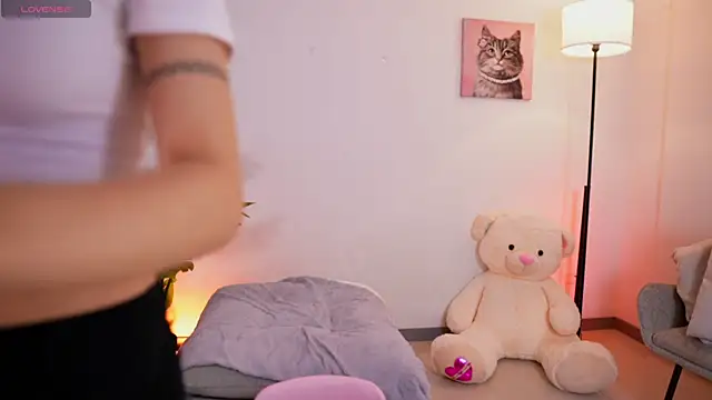 Angeeel  online show from 12-17-25, 04:07