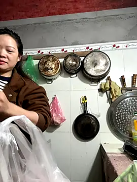 Hellen 111 online show from 11-18-25, 04:17