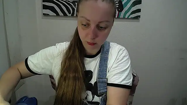 Snapshot of _Annabelle_Lee chatting on 06-19-26, 05:56 Annabelle Lee online show from 06-19-26, 05:56