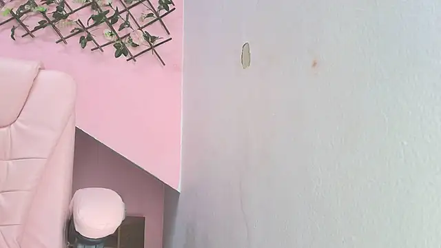 Snapshot of meribeth303av chatting on 03-16-25, 02:43 meribeth303av online show from 03-16-25, 02:43