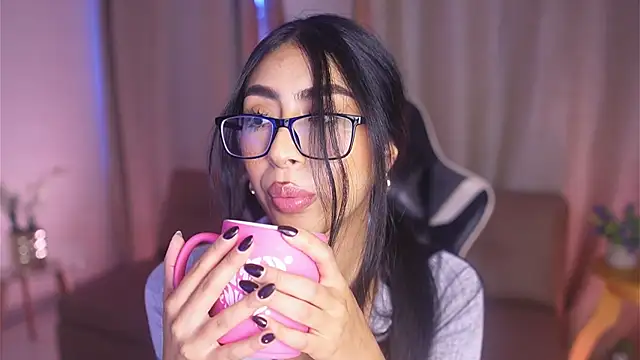 Sara albrecht online show from 01-17-25, 03:53