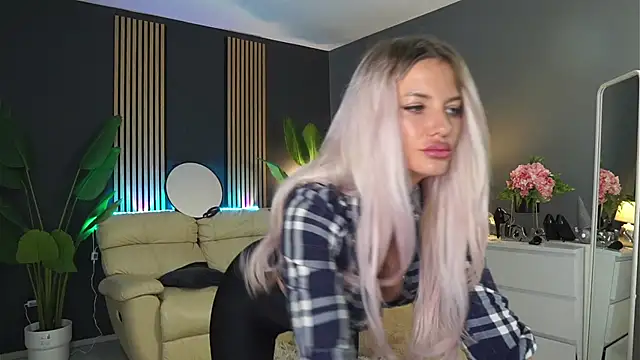 SweetBlondy35 online show from 04-21-26, 03:50