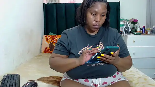 Snapshot of GaggingQueenxx chatting on 11-30-25, 09:24 GaggingQueenxx online show from 11-30-25, 09:24