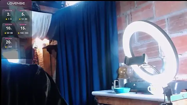 Alanagracia online show from 11-06-25, 01:23