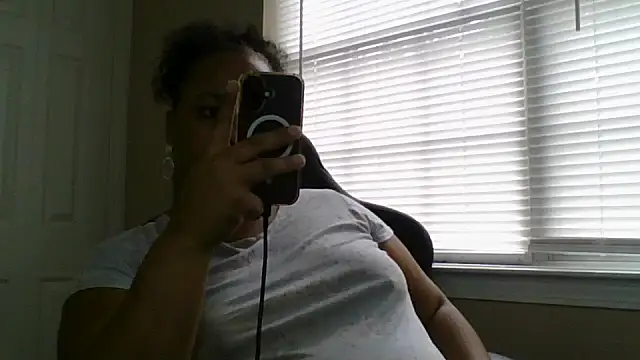 Snapshot of Badgirlbrittt chatting on 09-29-25, 06:13 Badgirlbrittt online show from 09-29-25, 06:13