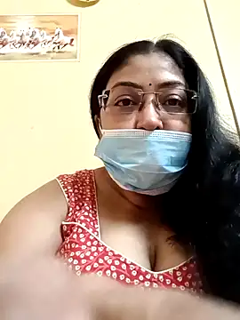 Snapshot of LAVERNIYA_ chatting on 12-08-24, 05:39 LAVERNIYA  online show from 12-08-24, 05:39