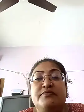 Snapshot of LAVERNIYA_ chatting on 12-29-24, 05:21 LAVERNIYA  online show from 12-29-24, 05:21