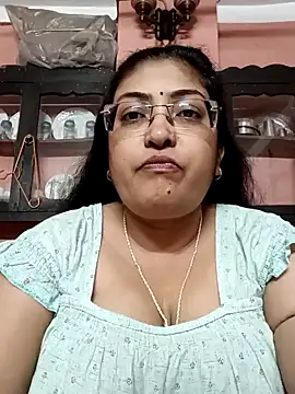 Snapshot of LAVERNIYA_ chatting on 02-13-25, 12:11 LAVERNIYA  online show from 02-13-25, 12:11
